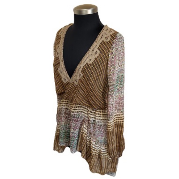 gimmicks by BKE Buckle Floral and Lace Boho Tunic Top Size Small - Picture 4 of 10